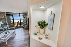 Low Floor 1BR, Direct Oceanfront Beautiful, Pools