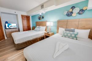 Low Floor 1BR, Direct Oceanfront Beautiful, Pools