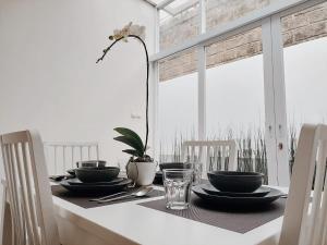 Villa LA Lembang Retreat - Bed & Breakfast