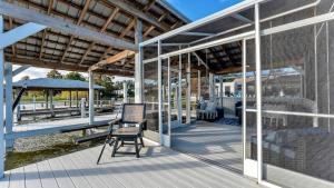 Lake, Pool, HotTub, Game Room, 8 Beds, Sleeps 17