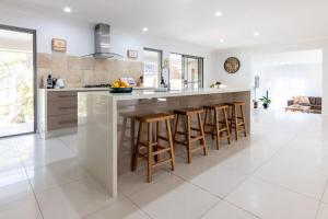 Le Palmier - coastal charm minutes from the beach