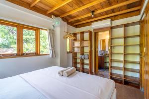 Volcano View Villa sleeps x 4