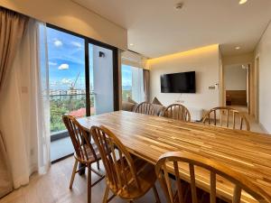 Laguna Lakeside by Villacarte