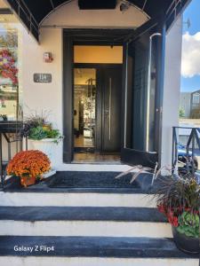 Modern Luxury 2-Bedroom Executive Residence Near MetLife & NYC