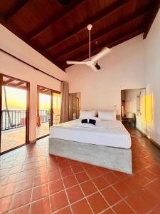 LIV - Unawatuna Beachfront Studio
