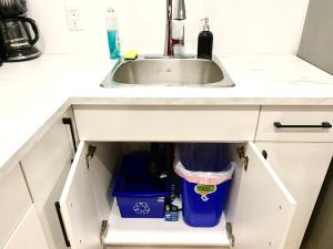 Royal Oak - 2 bedroom suite plus in-suite kitchen and laundry