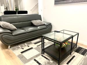 Royal Oak - 2 bedroom suite plus in-suite kitchen and laundry