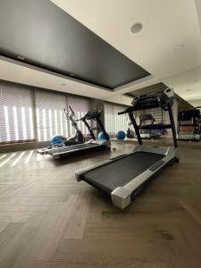 Aire Acondicionado, Ropa de cama y toallas, Piscina, Gym, Cerca de Metro,Barrio Italia Piso17
