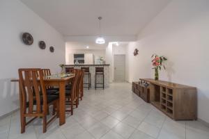 Apto amplo e aconchegante pertíssimo da praia