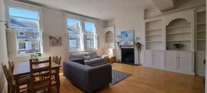London Wandsworth 4 bedrooms 2 Baths Garden Flat