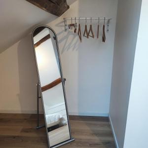 Cozy house, small garden and parking, train station on foot