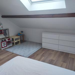 Cozy house, small garden and parking, train station on foot