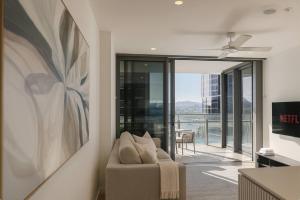 Bright & Calm Haven Queen Wharf Lv 17 - with Sky & Balcony Views