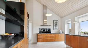 Bright And Lovely Seaside Holiday Home