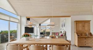 Bright And Lovely Seaside Holiday Home