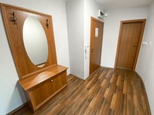 Evergreen Private Apartment 303