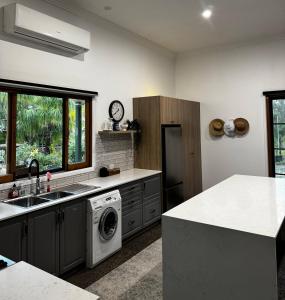 Roslyns Cottage Country Escape in Tamborine