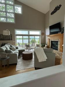 Mississippi waterfront getaway-Dogs Welcome!