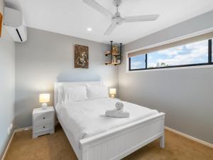 Close to Airport Cafes Train & Boondall Wetlands