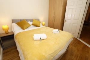 Eyre Square Apartment