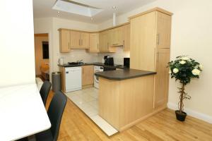 Eyre Square Apartment
