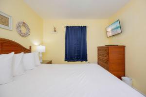 Island Winds West 876 condo