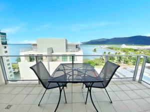 123 Top Floor Suite - Pool & Ocean Views