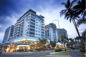 123 Top Floor Suite - Pool & Ocean Views