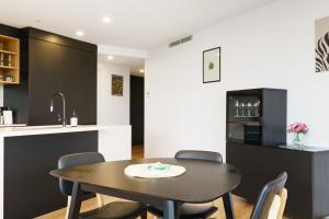 Sunny Retreat with Balcony in Canberra CBD - Hosted by Canstay