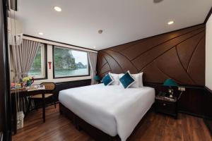 Tuan Chau Island Travel