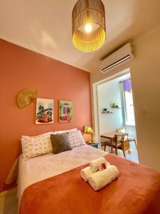 2 bedrooms within walking distance of the Shakira concert at Copacabana Beach