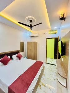 VARANASI HOTEL PV LUXUARY Near Kashi Vishwanath temple - A Luxuary Hotel In Varanasi