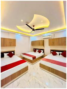 VARANASI HOTEL PV LUXUARY Near Kashi Vishwanath temple - A Luxuary Hotel In Varanasi
