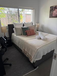 Cairns Poolside Apartment