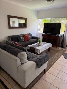 Cairns Poolside Apartment