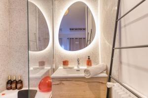 Sienna Velvet Room - Balneo & Cinema - Ligne 9