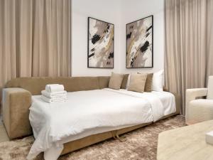 Elite Nest - Upscale 4BR with PS5 Lounge - Formula 1 and Ferrari World