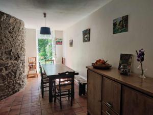 1010 Maison atypique en pierre à La Ville Berneuf