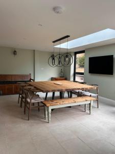 Lynwood, 5 bed, 4 bath, private large drive