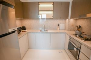 Cozy Apartment with Private Beach & Palm Views