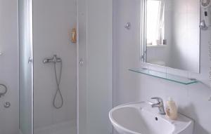 Gorgeous Apartment In Rogotin-Ploce With Wifi