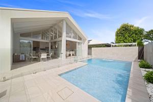 Freshwater Retreat - Banksia Beach Luxe Living