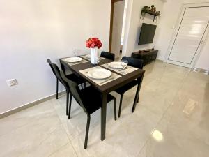 Seaside Two Bedroom Elegant Flat in Tourist Area