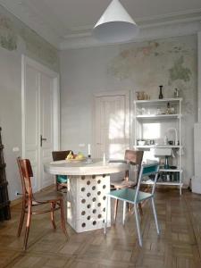 Authentic Old Town Apartment