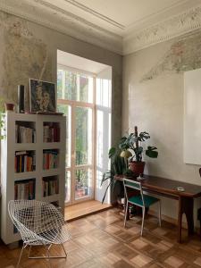 Authentic Old Town Apartment