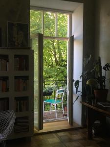 Authentic Old Town Apartment