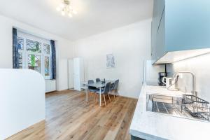 Rentero Smíchov Riverside & Station Residence