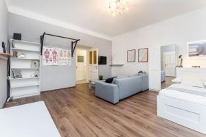 Rentero Smíchov Riverside & Station Residence