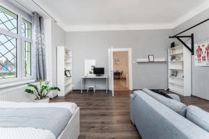 Rentero Smíchov Riverside & Station Residence