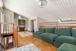 Beautiful air-conditioned house and heated pool